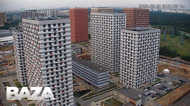 У последнего жителя пятиэтажки в Одинцово, стоящей посреди нового ЖК, наступили настоящие серые будни