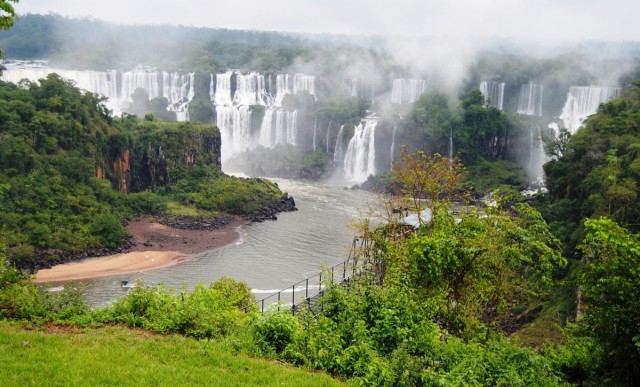 Весёлый аттракцион