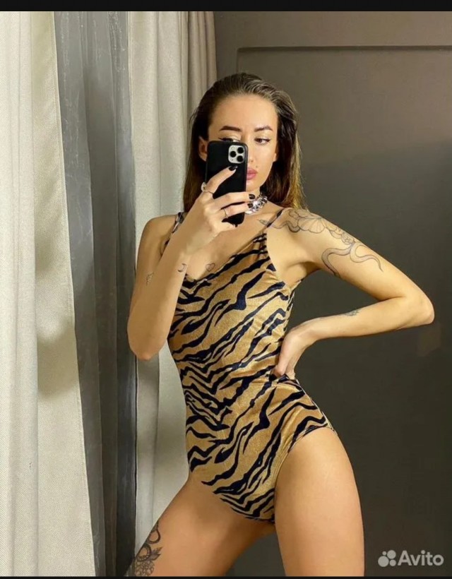Фотокарточки анонимных девушек