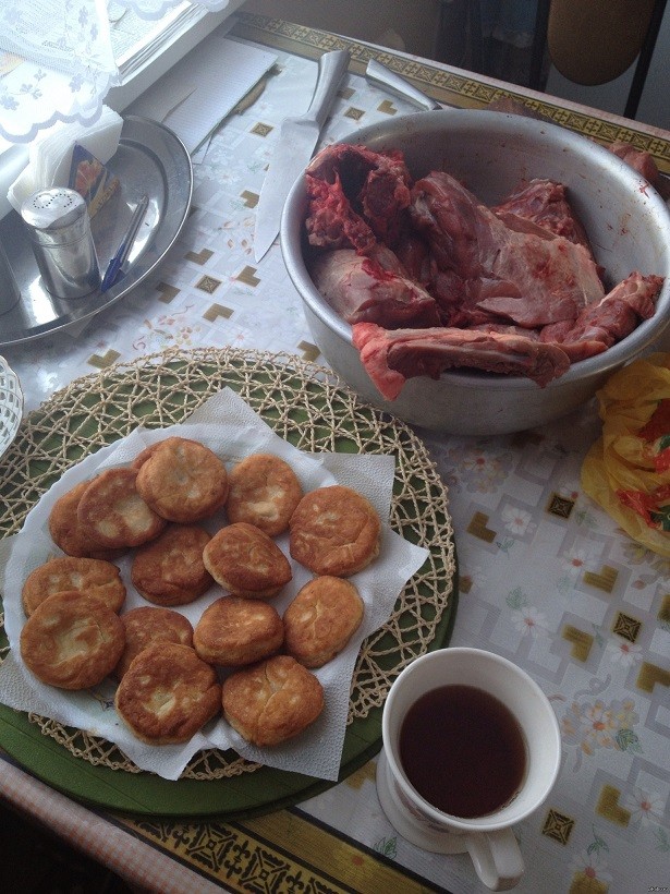 Бабушка позавтракать позвала...)