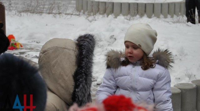 На Аллее ангелов в Донецке почтили память детей