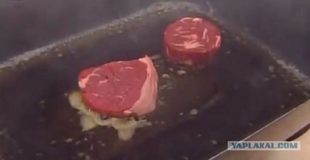Сочный стейк мяса к обеду!