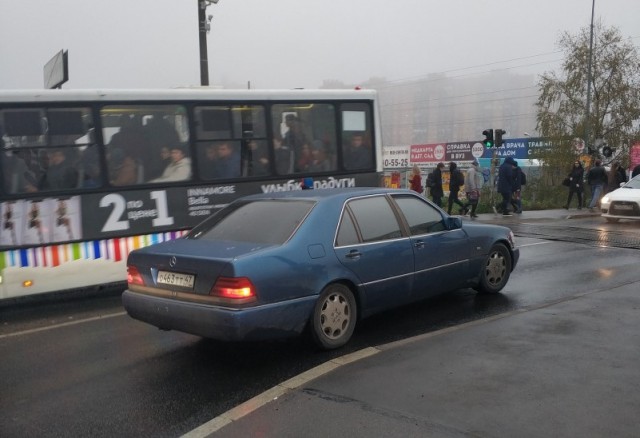 Погоня за Мерседесом S500 с мигалкой. Красногвардейский район СПб.