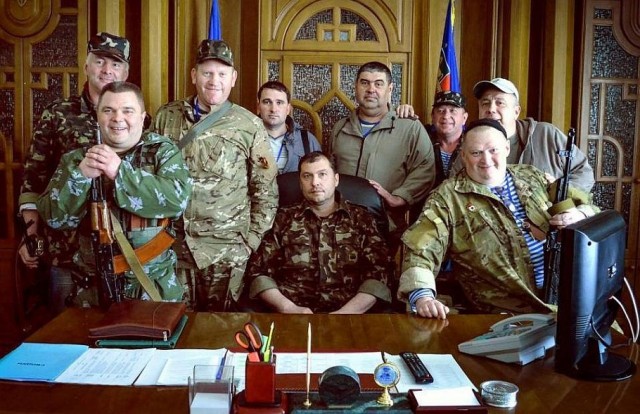Памятник легендарному Мотороле открыт в центре Донецка