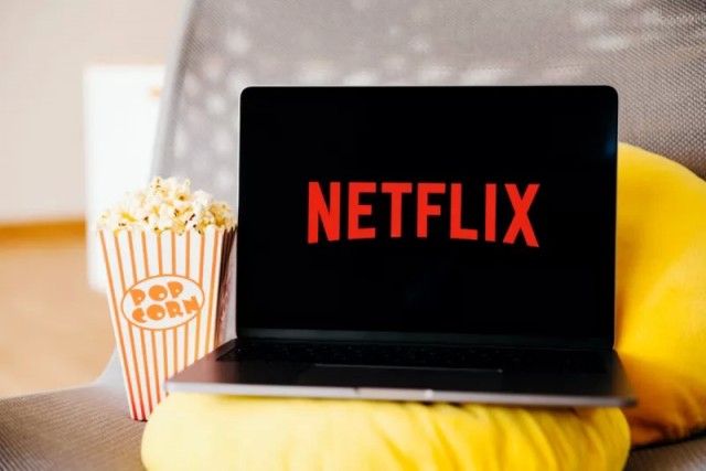 Беды Netflix продолжаются - теперь на компанию подали в суд акционеры