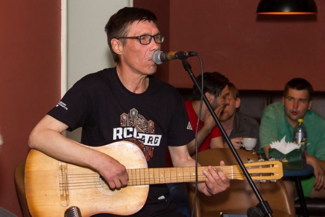 Сооснователя группы "Смысловые галлюцинации" и автора песни "Вечно молодой" Владимир Бурдин задержан.