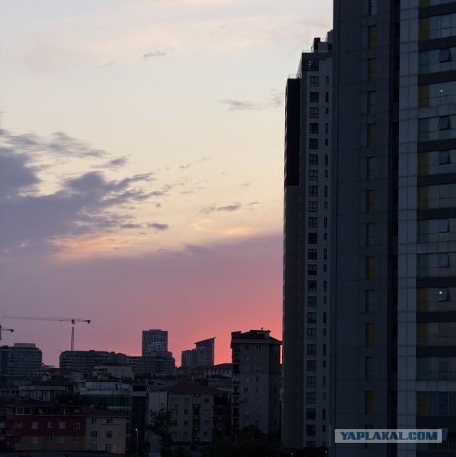 Дама в 40 лет недоумевает — почти никто подходит знакомиться кроме 20-летних мальчиков