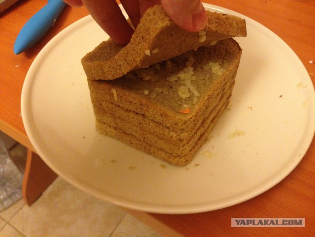 Гренки чесночные к пиву с соусом