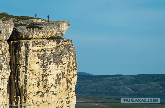 Ростовчанка сорвалась со скалы в Крыму, делая "эффектное селфи"