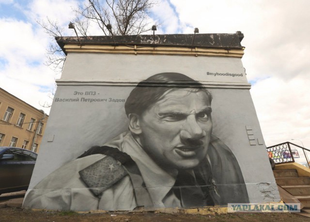 "Ленэнерго" отказалось закрашивать граффити с Юрием Шевчуком в центре Петербурга