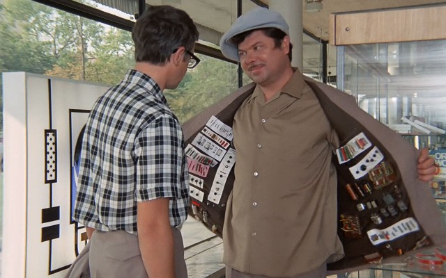 Где купить советские радиолампы и антикварные реле? Магазин «Радиотовары» в Саратове, который можно посещать как музей