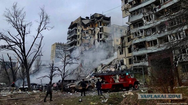 Взрыв в многоэтажкe на улице Атласова в Новой Москве. «Да это беспилотник 100 процентов. Пахнет порохом просто»
