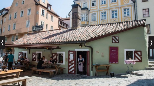 Реклама выпивки возрастом почти 2 тысячи лет у дверей таберны «AD CUCUMAS» в Геркулануме
