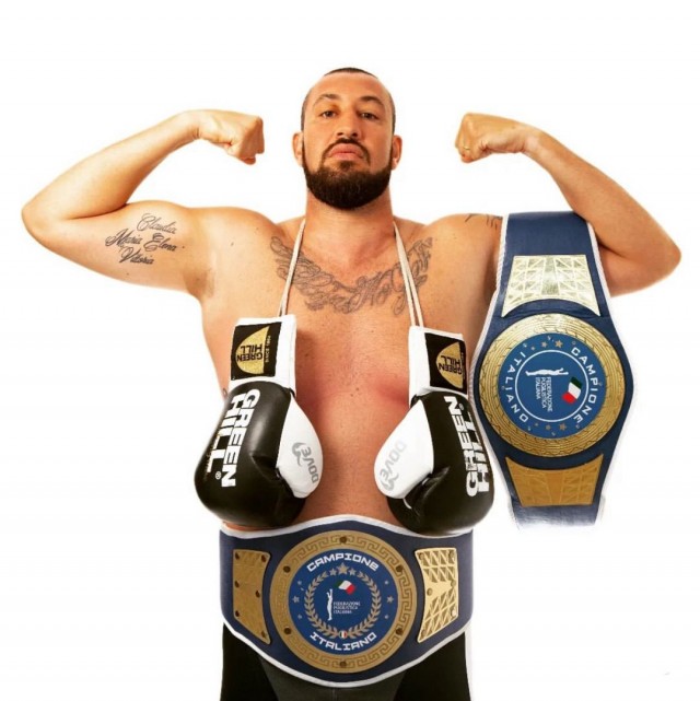 Боксер Кардильо заявил, что ощутил себя женщиной и хочет боя с трансгендерами* на ОИ