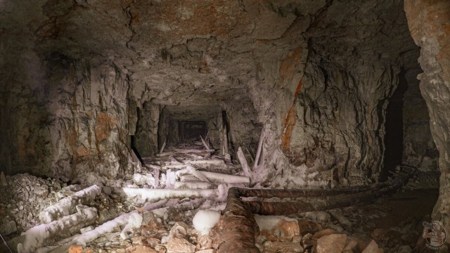 Показываю где "прятали" дефицит в СССР — это огромный подземный холодильник. Его вместимость 200 ЖД вагонов провизии!