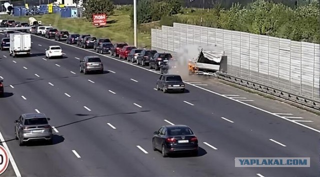 Въехавшего в очередь из машин на МКАД водителя арестовали до 20 ноября