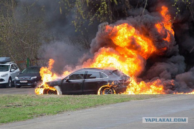 В Кемерово снова подожгли Новый Porsche нотариуса