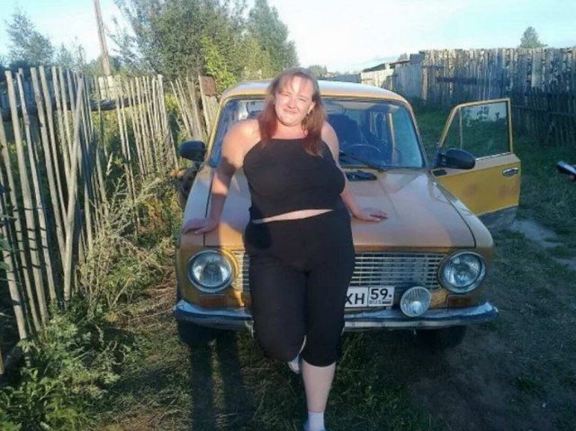 Светка, коза блин, фоткай давай, я же позирую
