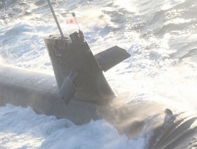Японская подводная лодка Soryu после столкновения