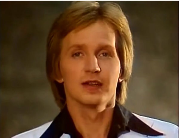 Творческий путь обаятельного певца и знаменитый хит «Песня студента». Игорь Иванов