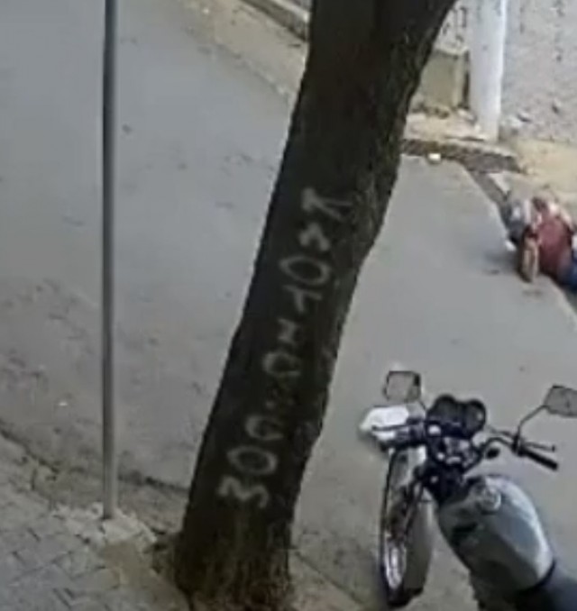 Вдребезги