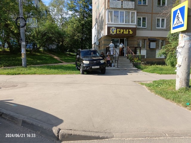 И такой важный сидит...