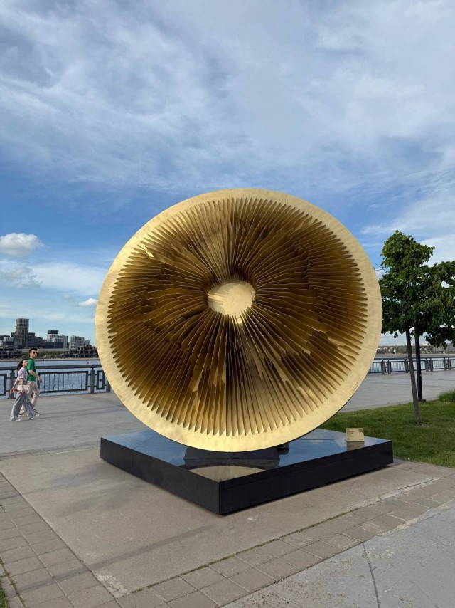 Бывший совладелец Совкомбанка, ныне резидент Монако и художник Василий Клюкин напал на таксиста в Москва-Сити