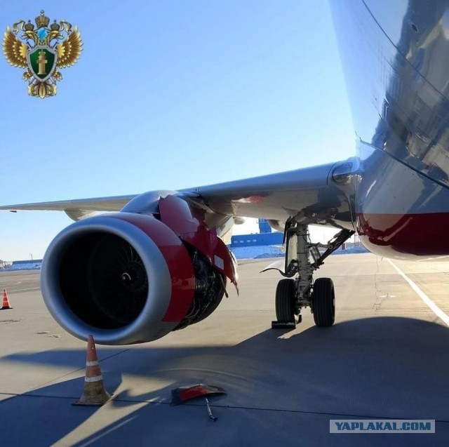 У летевшего из Владивостока в Благовещенск самолета оторвало обшивку. Рейс экстренно сел в Хабаровске