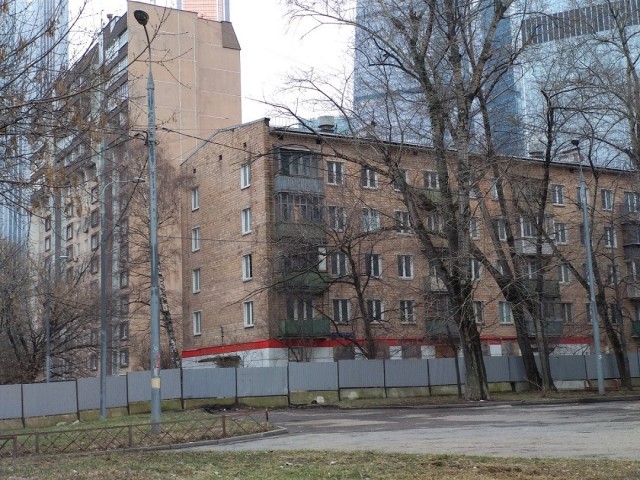 Шляюсь по Москве (городские джунгли, плоские дома и машинки)