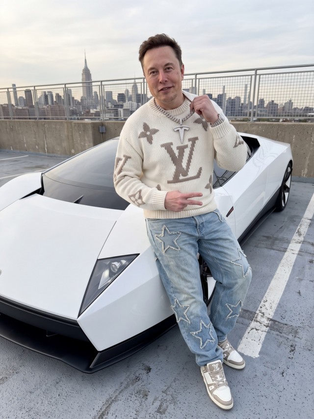 Илон Маск и новая Tesla Roadster