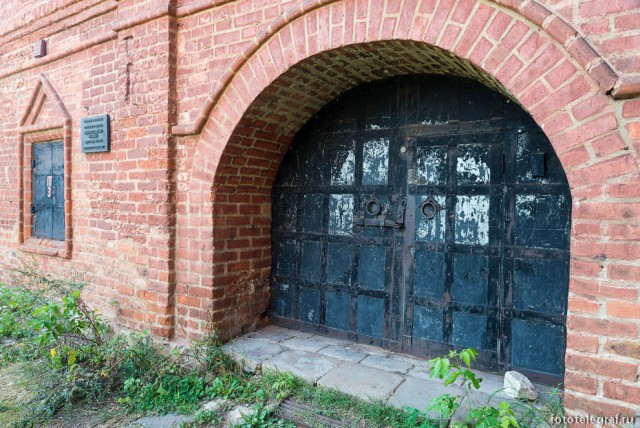 Заброшенная древняя улица в центре Москвы