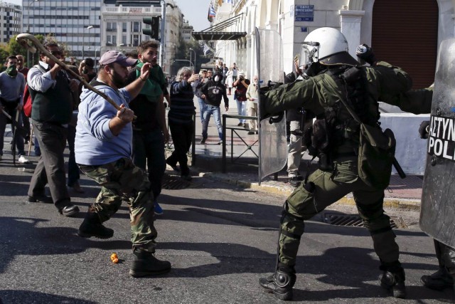 Полиция разных стран и гражданские лица