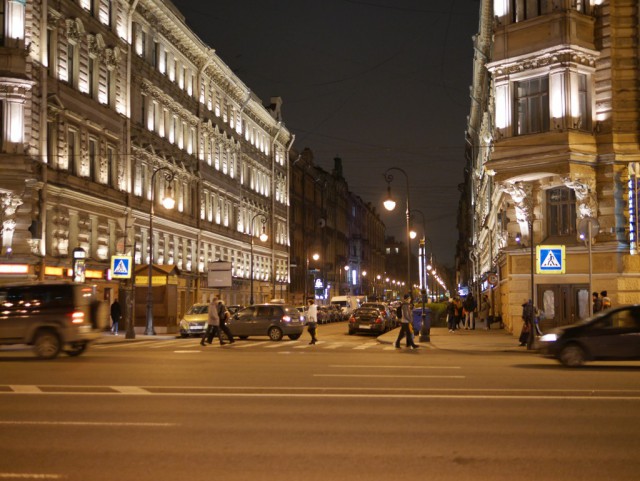 Как работает система Петергофских фонтанов?