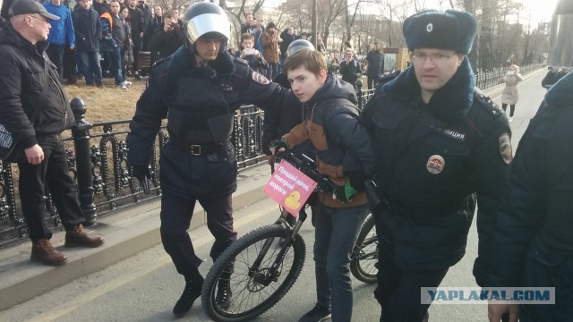 Задержания происходят на антикоррупционных акциях «Он нам не Димон»