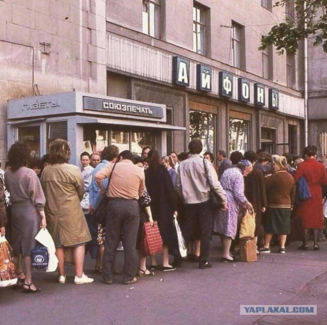 Айфонобизнесмены, пытающиеся продать "очередь" - в пролете. Как и первый "покупатель"