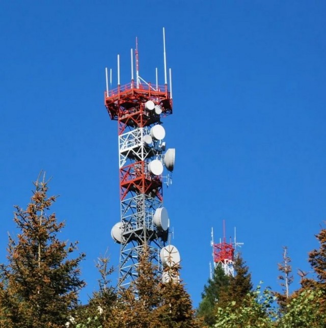 В Ревде строят 40-метровую вышку сотовой связи. Люди возмущаются, что шапочки из фольги не выдали