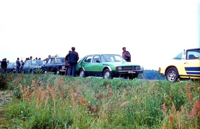 Фотографии прошлого с автомобилями, грузовиками и автобусами