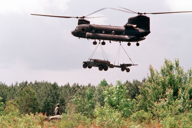 Появилось первое фото опытного образца бронеавтомобиля "Ласок 4-П"