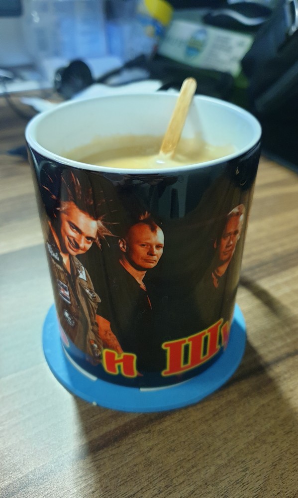 А из какой кружки вы пьёте на работе?