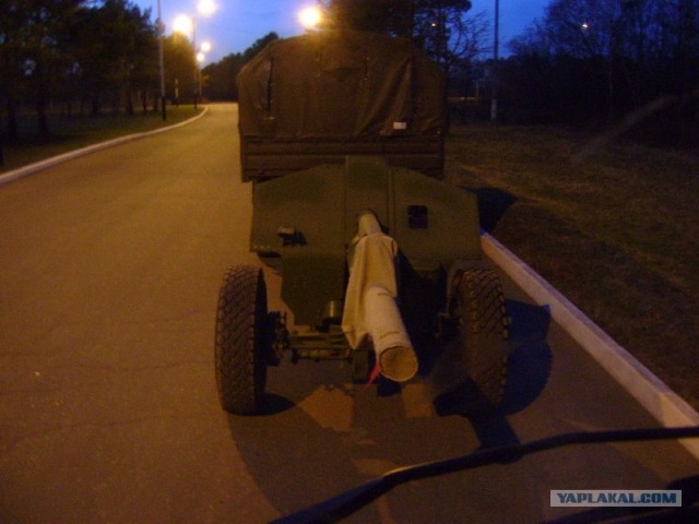 Праздничный военный салют