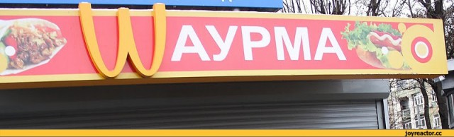 Двое мужчин украли букву «М» с крыши вестибюля станции московского метро «Улица 1905 года»