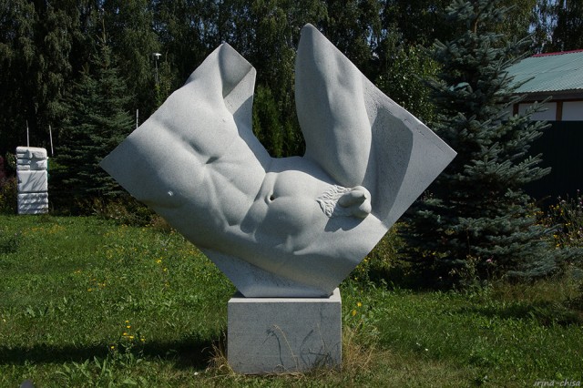 Памятники, способные удивить любого