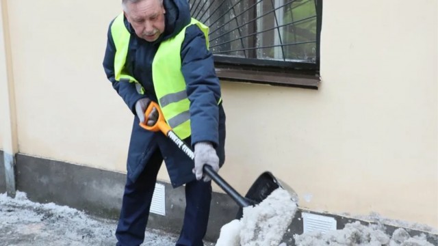 Беглов назвал автомобилистов виновниками неубранного снега в Петербурге