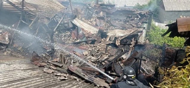 В Туапсе 14-летняя девочка спасла из пожара троих детей