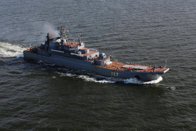 При атаке на сухой док "Севастопольского морского завода" под удар попали десантный корабль "Минск" и подлодка "Ростов-на-Дону"