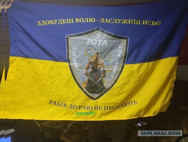 Военные ВС РФ водрузили российский флаг на крыше Авдеевского коксохимического завода. Триколор развернут над зданием ж/д вокзала