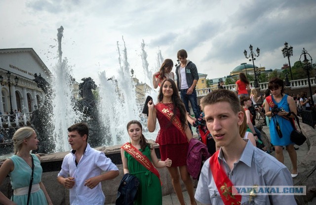Школьницы на последнем звонке 2013