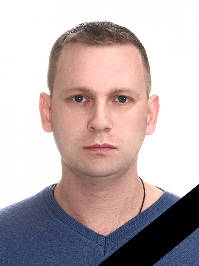 Погиб очищая море от мазута.