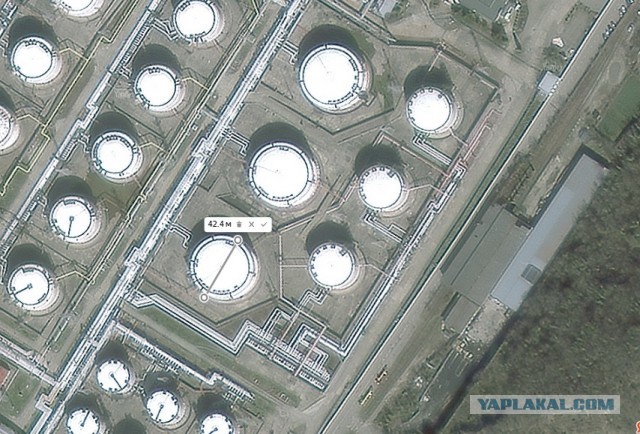 Украинские БПЛА атаковали нефтебазу в Туапсе