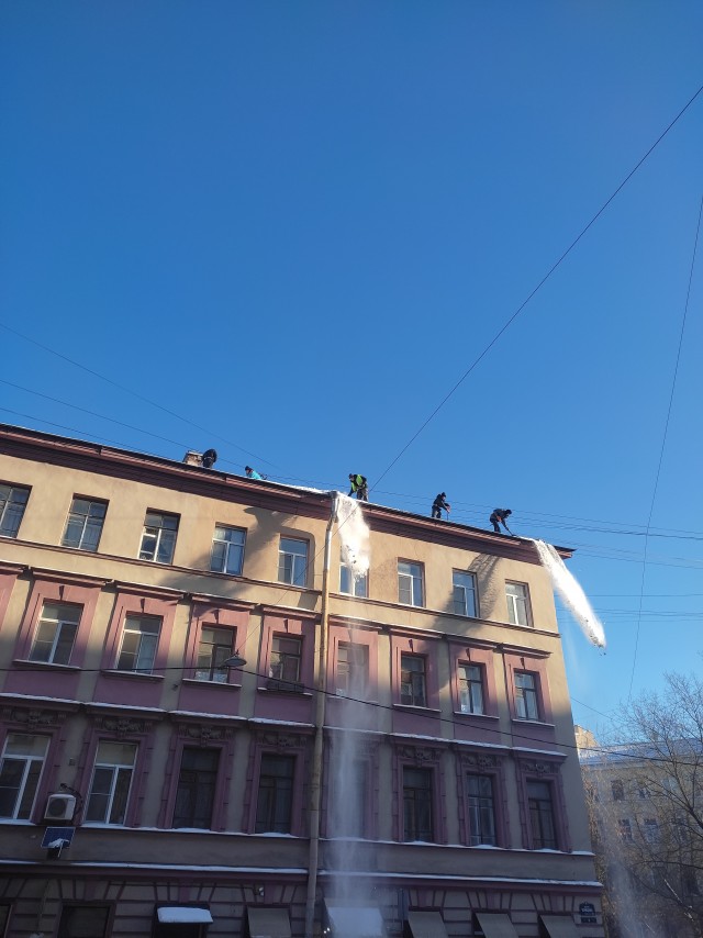 Устроился работать управдомом в ЖКХ Адмиралтейского района Святого Петербурга